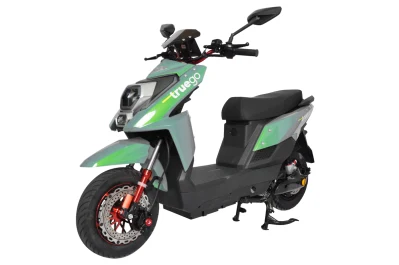 Scooter elétrica branca com pneu 10